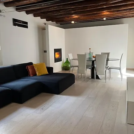 Ca' Del Vecio, In Centro Storico, Piazza Garibaldi *