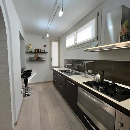 Apartment Ca' Del Vecio, In Centro Storico, Piazza Garibaldi