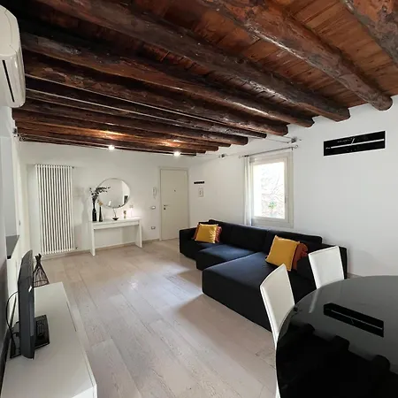 Apartment Ca' Del Vecio, In Centro Storico, Piazza Garibaldi