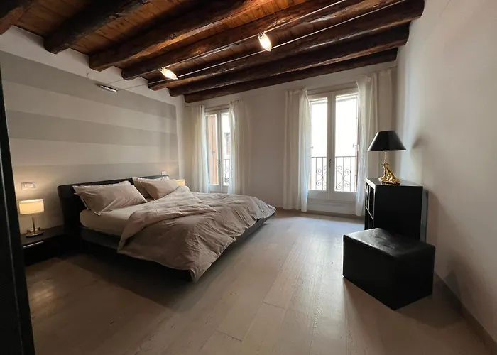 Ca' Del Vecio, In Centro Storico, Piazza Garibaldi